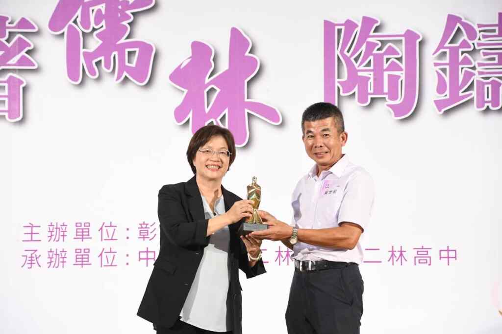 ▲文祥國小校長吳世宏榮獲113年師鐸獎,彰化縣長王惠美感謝吳校長在自己的崗位上奉獻心力,獲得教育界最高殊榮實至名歸。(彰化縣政府提供)