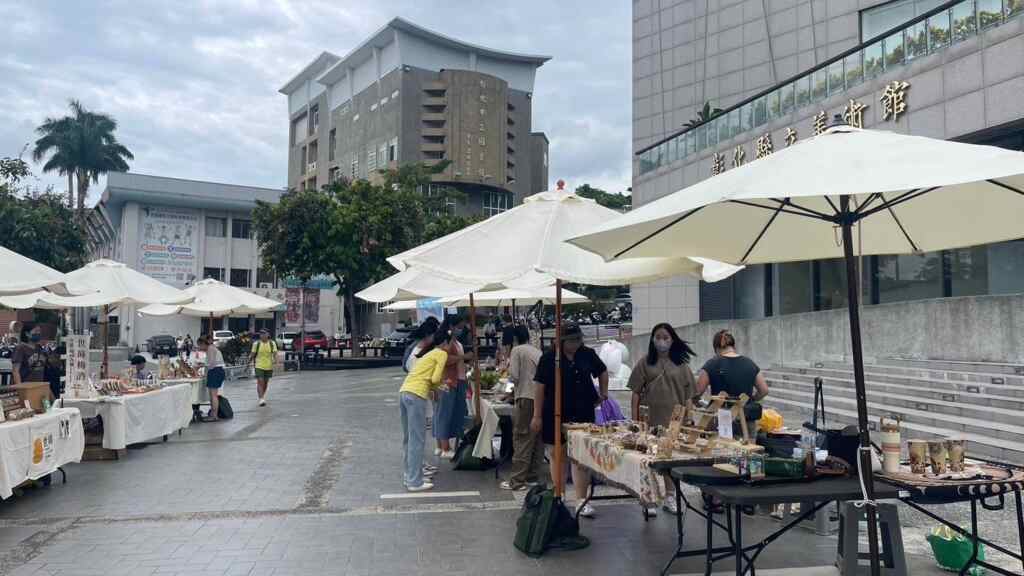 ▲卦山3號文創市集每月第三個週末舉行,原訂於9月21日至22日下午2點,在彰化縣立美術館前廣場舉行「兒時記憶趣」,因應天候因素,今明兩日市集活動皆取消。(記者林明佑翻攝)