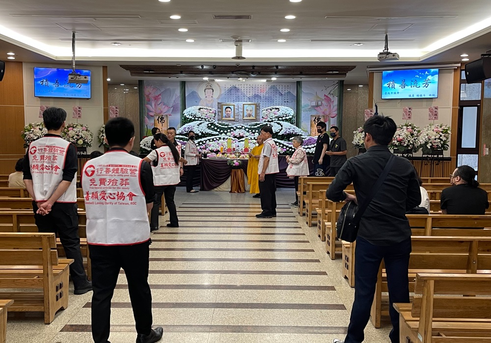 弱勢人倫悲劇 蘆洲警牽線善願愛心協會送最後一程 259 248240921a05