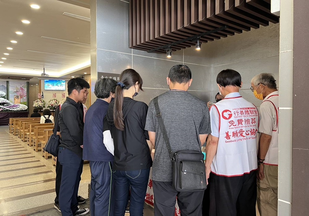 弱勢人倫悲劇 蘆洲警牽線善願愛心協會送最後一程 260 248240921a06