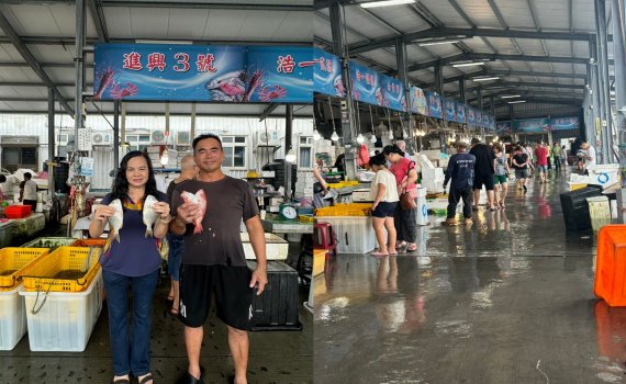 塭仔港成水上魚市 中秋大潮侵襲市集連淹四日遊客不退卻