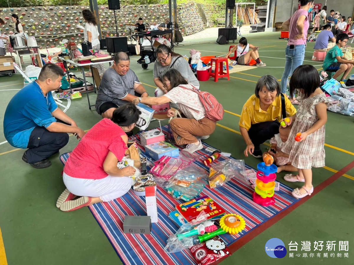 「舊愛換新寶」二手物交換市集。