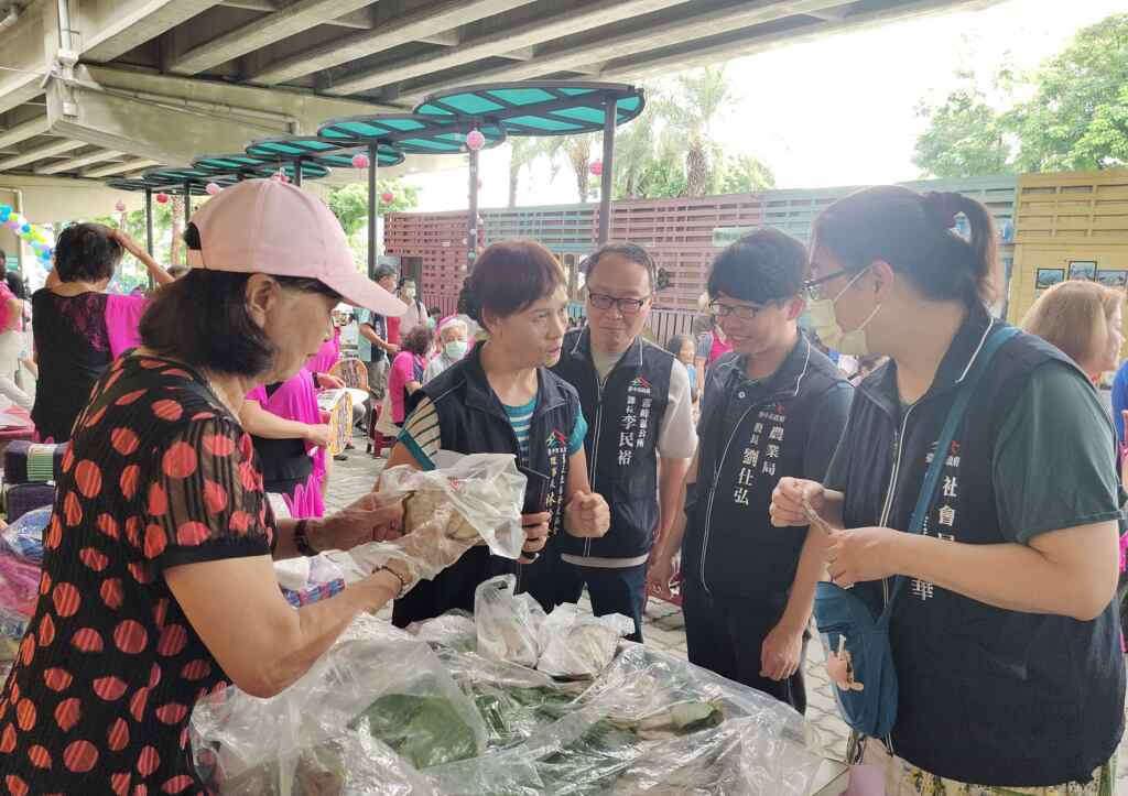 ▲霧峰舊正社區阿罩霧農學市集支持當地農業 市集行銷。（記者廖妙茜翻攝）