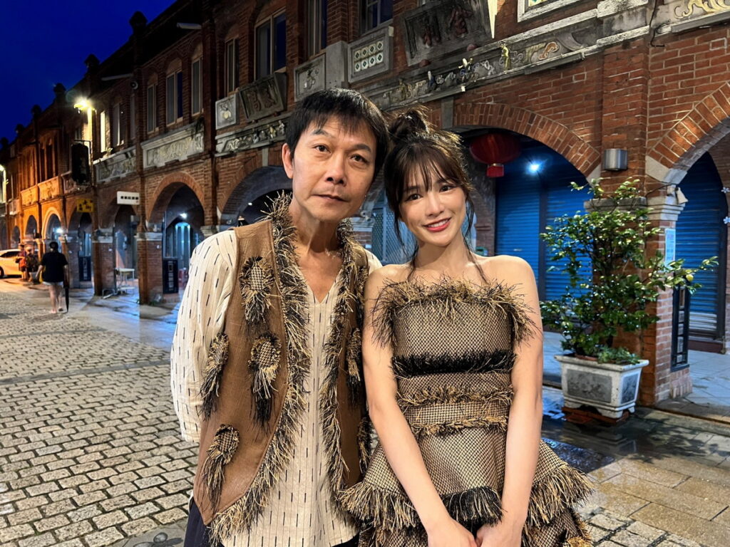 錢小豪、林岱縈,找來新興設計師胡俊丞量身打造服裝,重現「秋生」、「鬼新娘」角色風華。