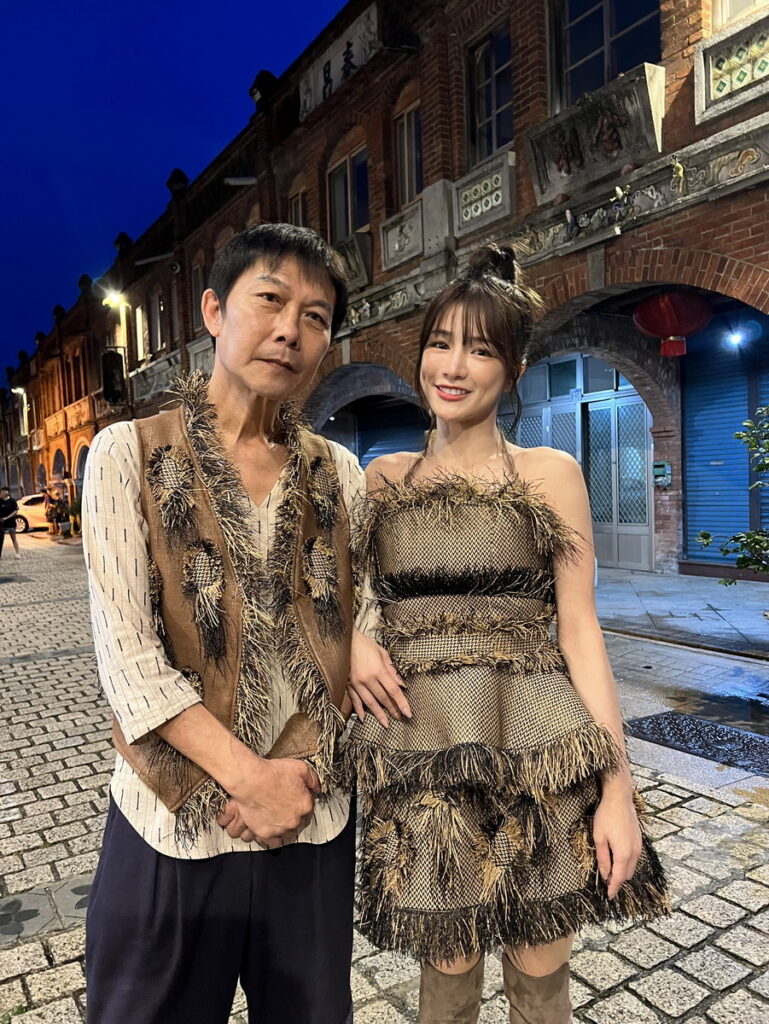 錢小豪、林岱縈,找來新興設計師胡俊丞量身打造服裝,重現「秋生」、「鬼新娘」角色風華。