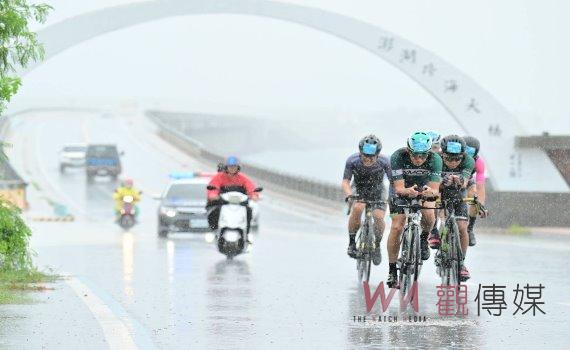 2024澎湖跳島101K自行車活動 近700位車友不畏風雨完騎世界最美麗海灣