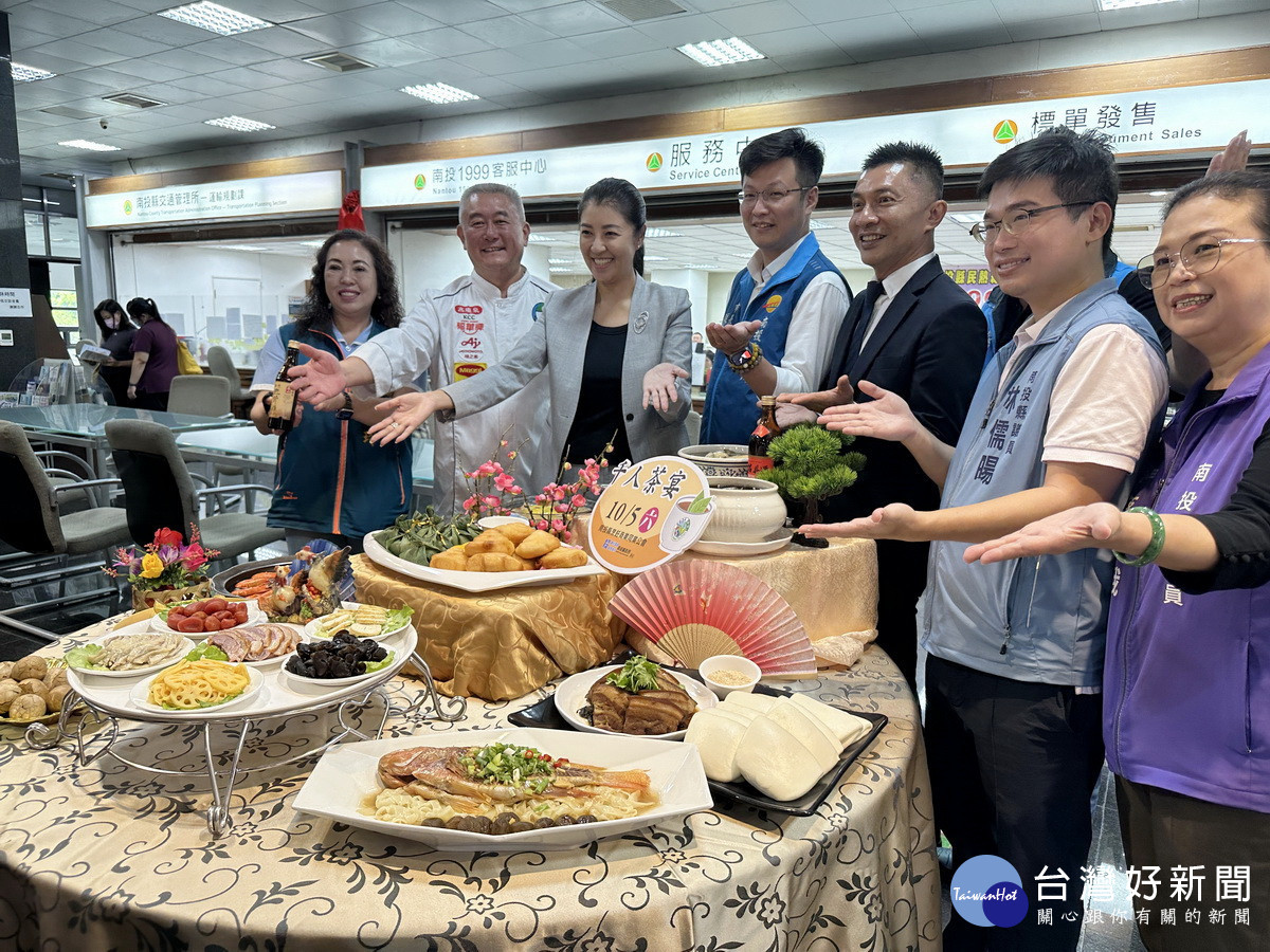 10/05有千人茶宴全部為在地食材。(記者扶小萍攝)