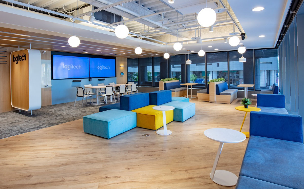 Logitech 去年成立的 Logitech for Business 商務協作展示中心,提供沉浸式空間展示與專人導覽,讓企業全面體驗混合辦公。成立一年來,已吸引超過 2000 家企業、500 多名訪客,廣受好評,展現數位轉型的強勁趨勢。