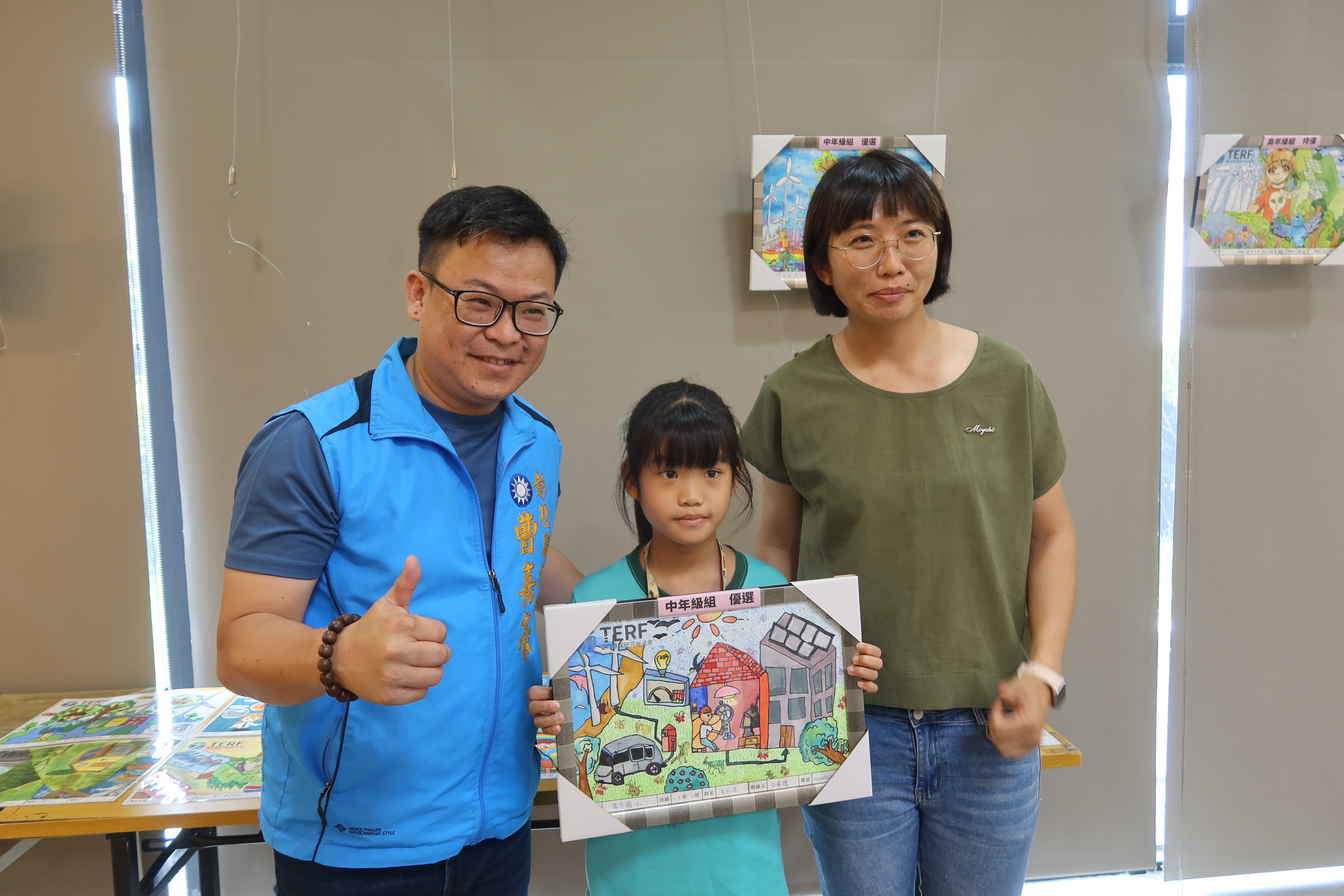 ▲台灣環保研究基金會舉辦「攜手童行環保彩繪」比賽，希望藉此從小培養兒童環境保護意識，透過創意彩繪表達對環境保護的關注。（記者張溎壕攝）