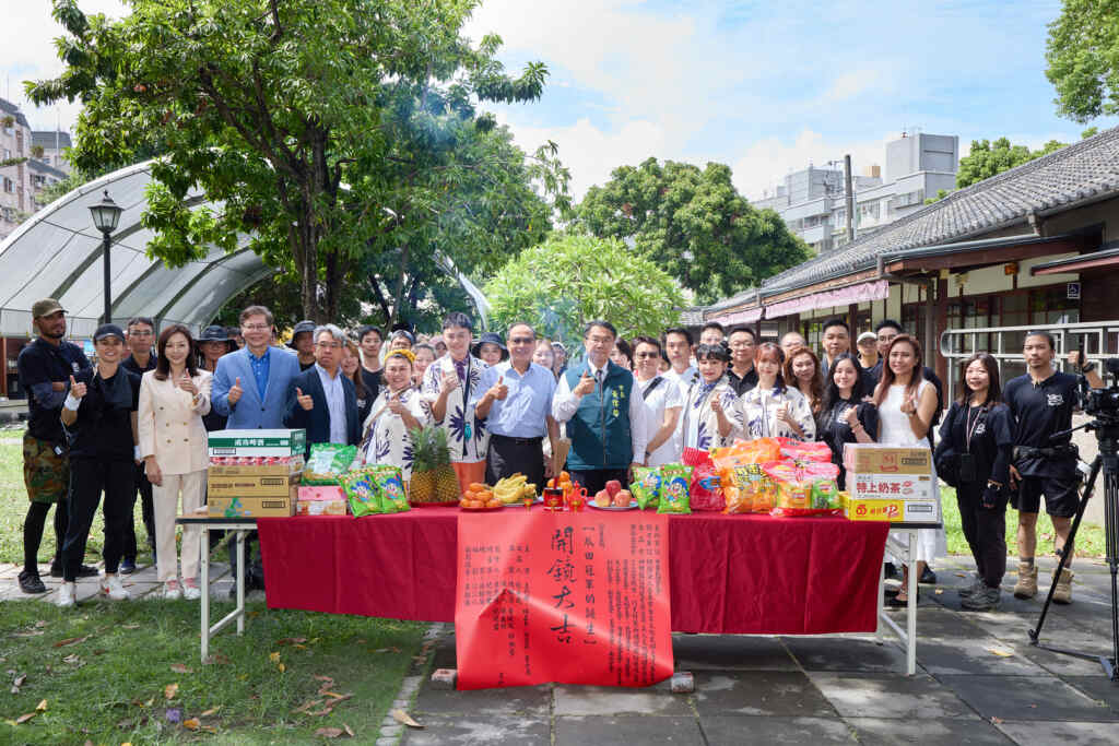 ▲林美秀帶隊插秧養豬 《瓜田冠軍的誕生》,王彩樺、許富凱、庭庭揭農村辛酸與爆笑。(三立提供)