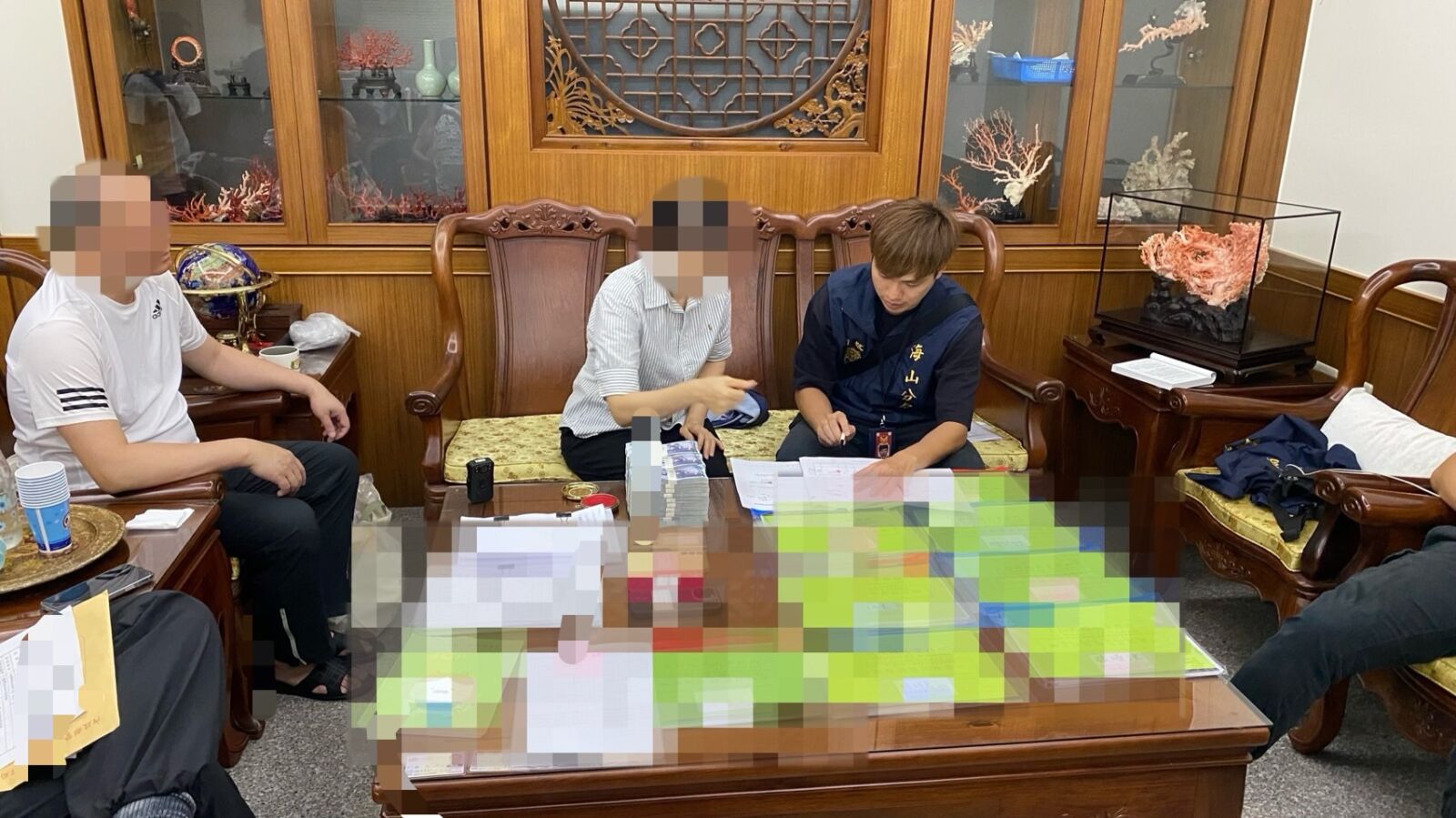 缺德代書合謀詐團一隻牛剝二次皮 18人共2億房產遭詐 232 缺德代書合謀詐團一隻牛剝二次皮 18人共2億房產遭詐 231