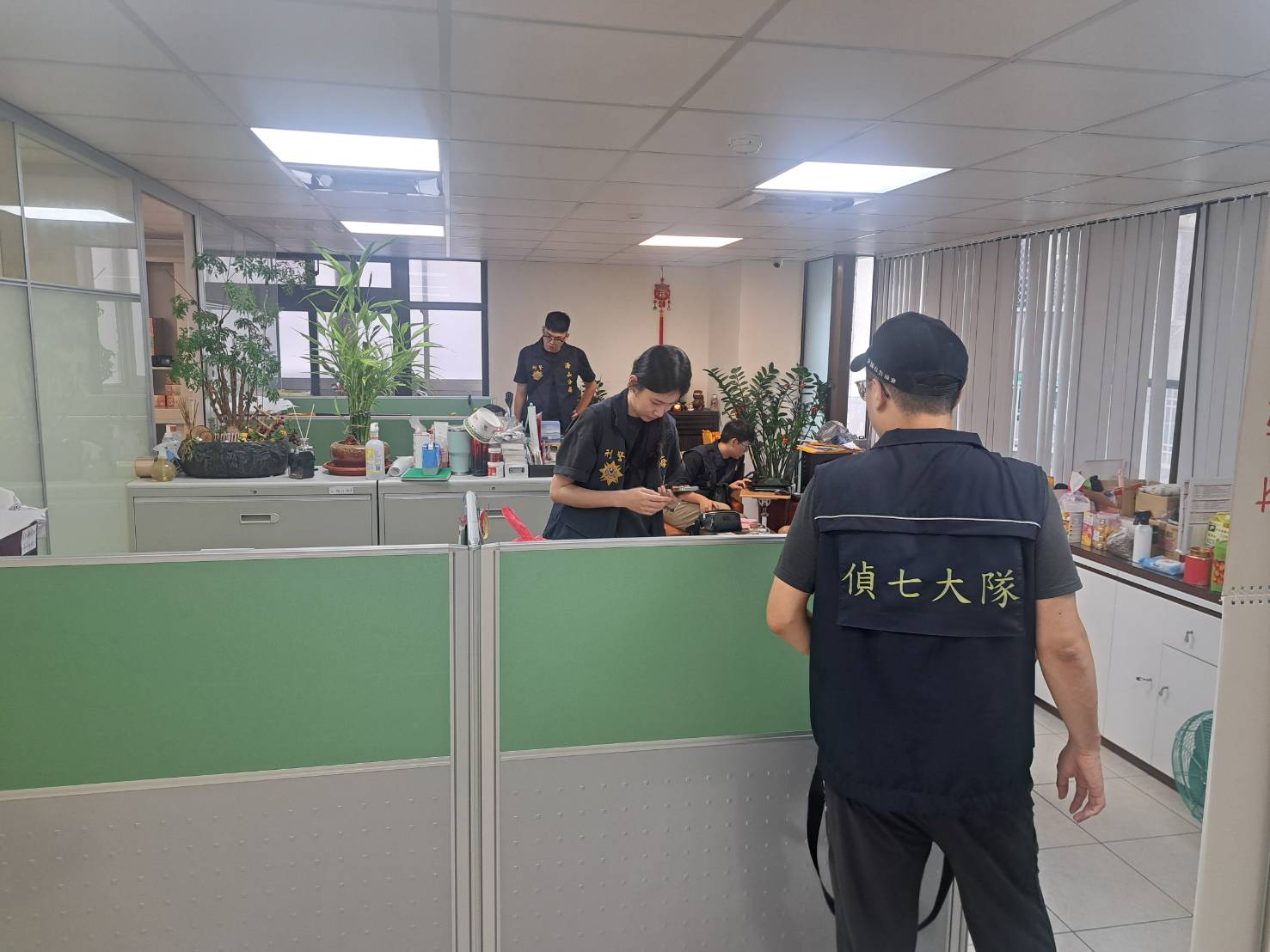 缺德代書合謀詐團一隻牛剝二次皮 18人共2億房產遭詐 234 缺德代書合謀詐團一隻牛剝二次皮 18人共2億房產遭詐 233