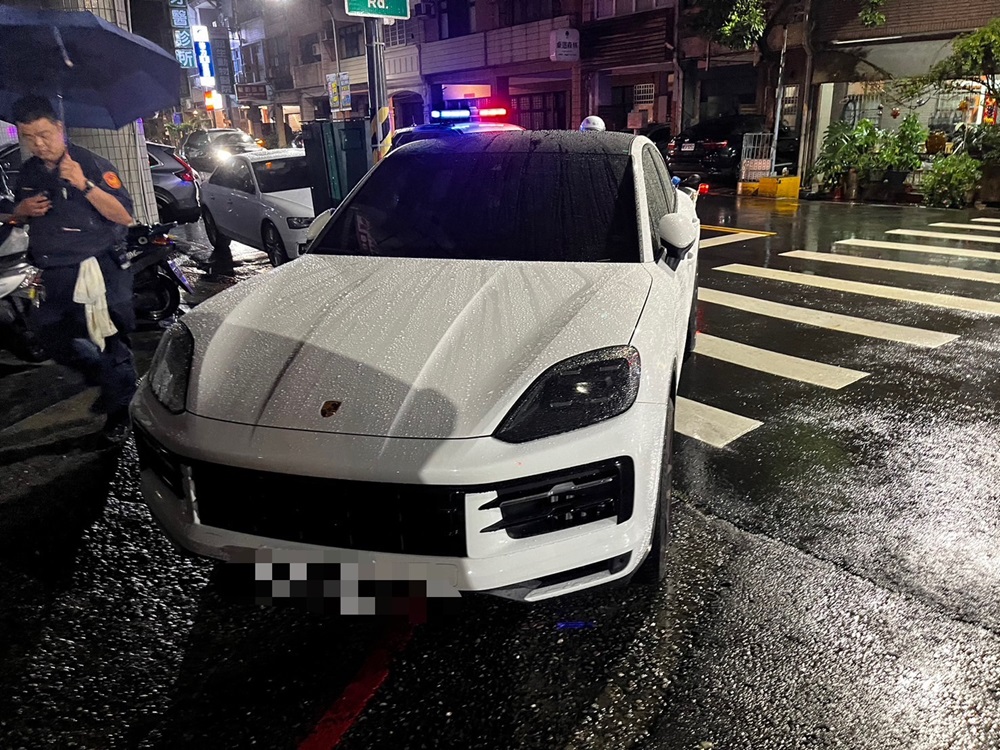 聚餐烤肉涉違停 警盤查意外起獲偽造車牌 247 cnews204240923a03