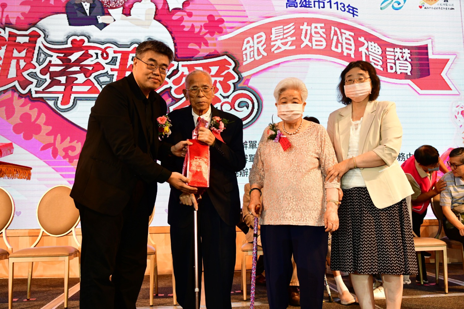 長輩們的幸福 高雄300對銀髮佳偶牽手重溫幸福時光