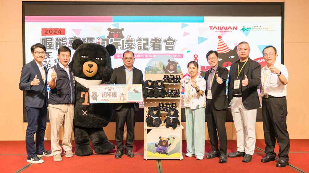 ▲交通部觀光署參山國家風景區管理處今天宣布,為推廣喔熊聯名商品與觀光產業合作,推出「喔熊專櫃周年慶活動」,吸引眾多遊客參與。(記者林明佑翻攝)