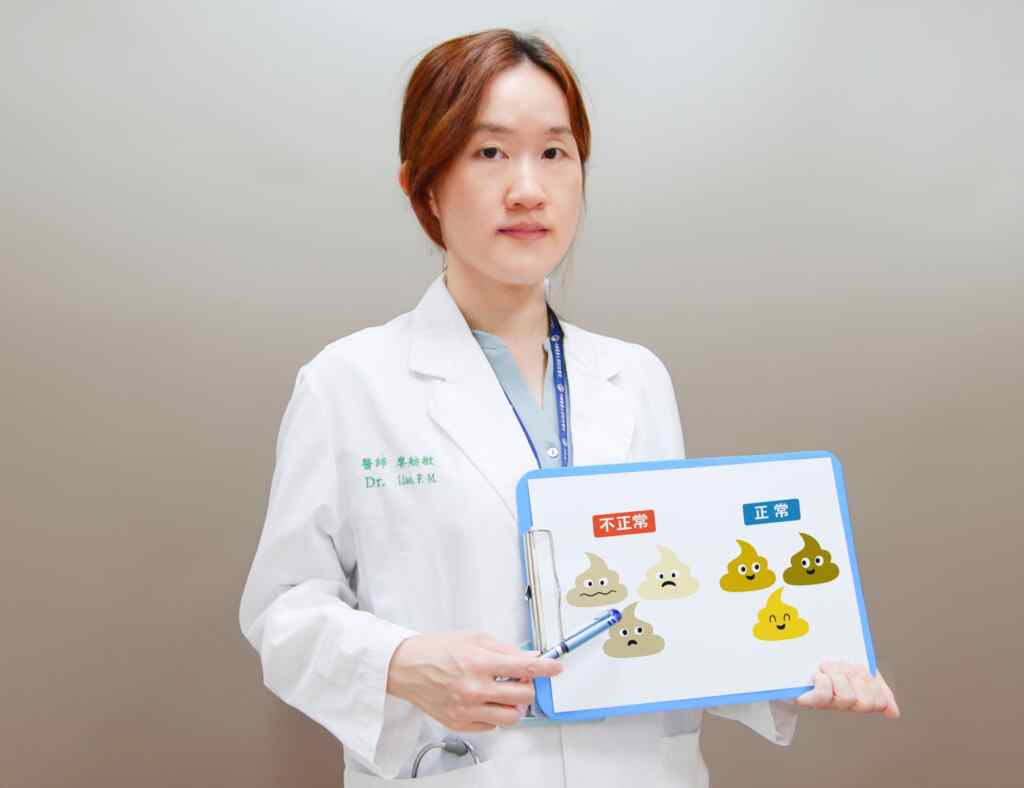 ▲廖舫敏醫師提醒，若發現新生兒大便顏色異常，可以透過健兒手冊上的嬰兒大便卡進行比對。（中醫大附醫提供）