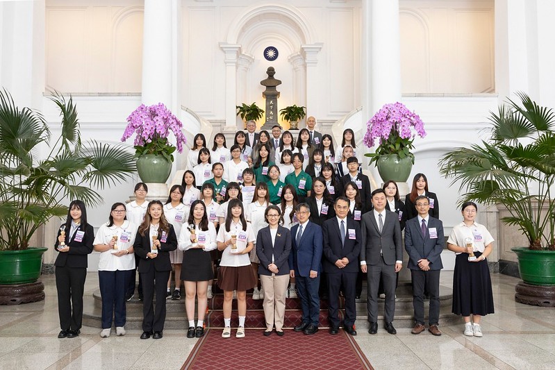 ▲蕭美琴副總統接見2024 GiCS第4屆尋找資安女婕思獲獎團隊。(總統府提供)