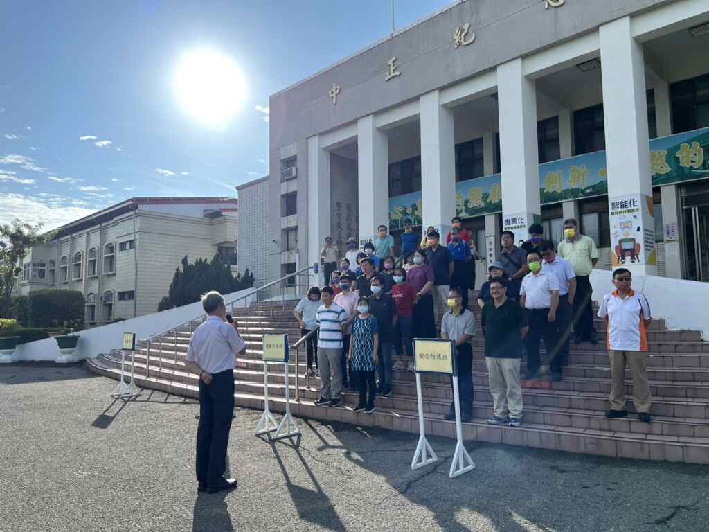 ▲中彰榮家為加強同仁天然災害應變能力,於今天配合國家防災日模擬晨間發生地震災害並進行人員緊急召回及疏散演練。(記者林明佑翻攝)
