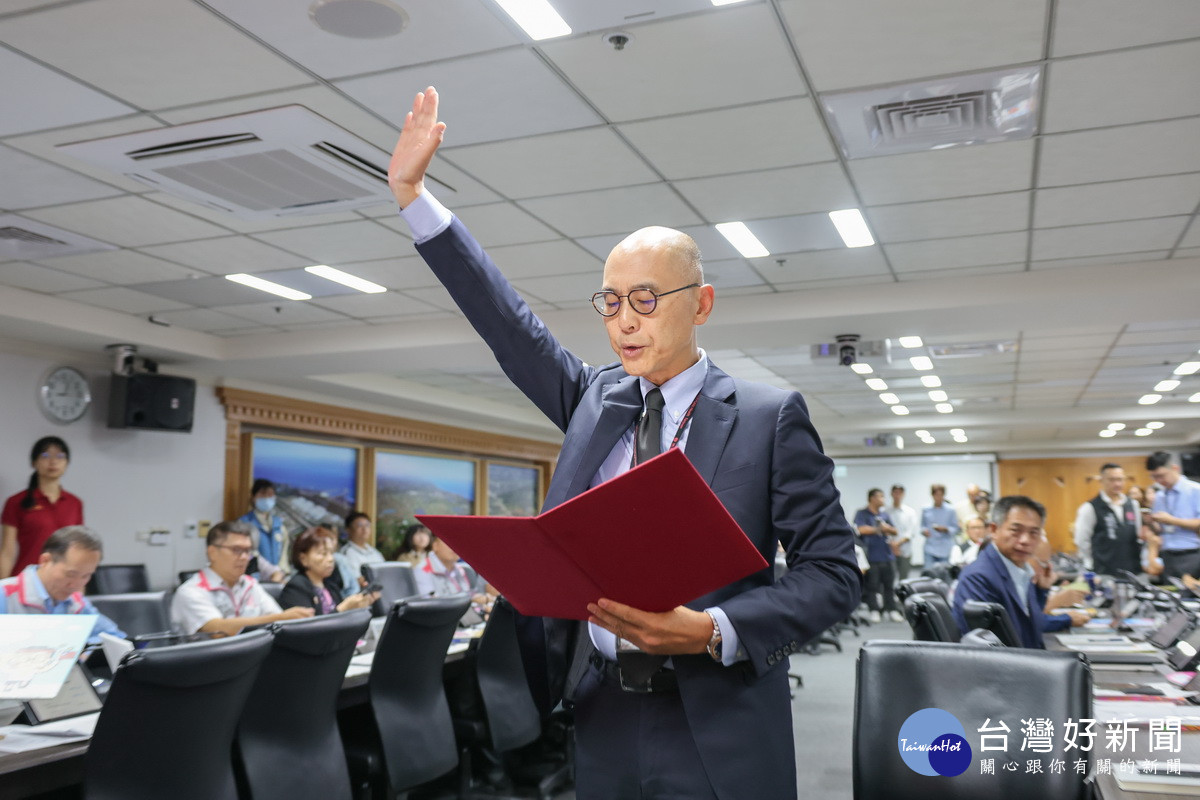 桃園市政府新任衛生局長賈蔚宣誓就職。<br /><br />