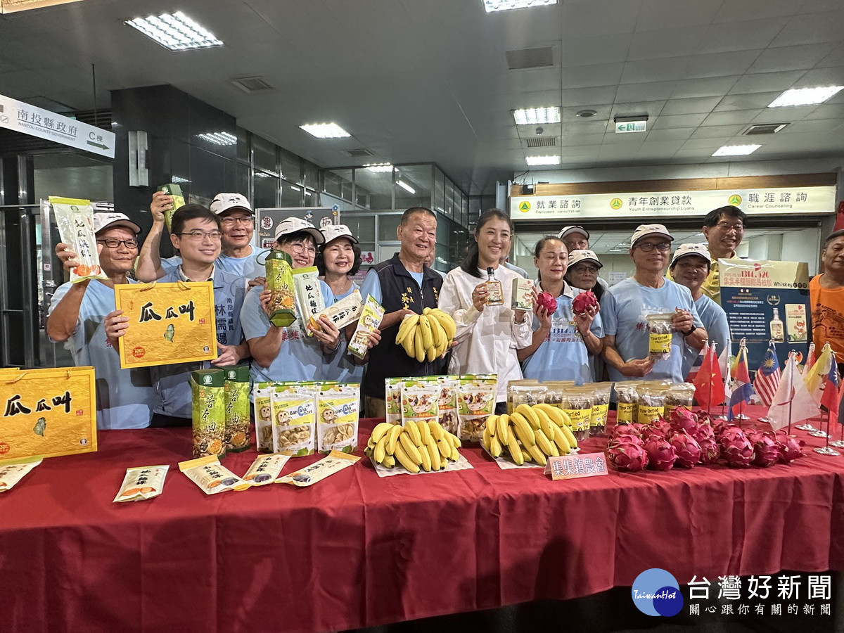 馬拉松活動推廣集集農產也推出跑馬紀念酒。(記者扶小萍攝)<br /><br /> (開車不喝酒 酒後不開車)<br /><br />