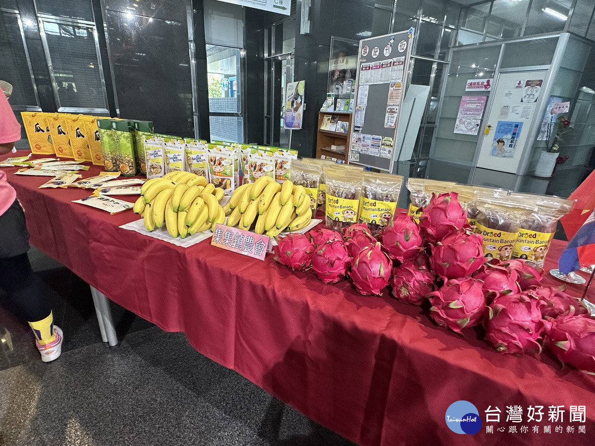 集集雖為小鎮卻也是觀光大鎮農產豐。(記者扶小萍攝)