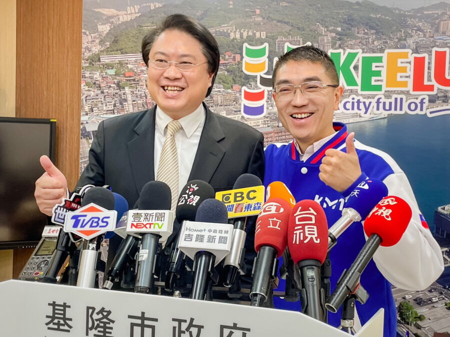 圖/林右昌表示,每個完成的政績背後,都有許多跟市府同仁克服困難的故事,沒有一件是簡單。(林右昌臉書)