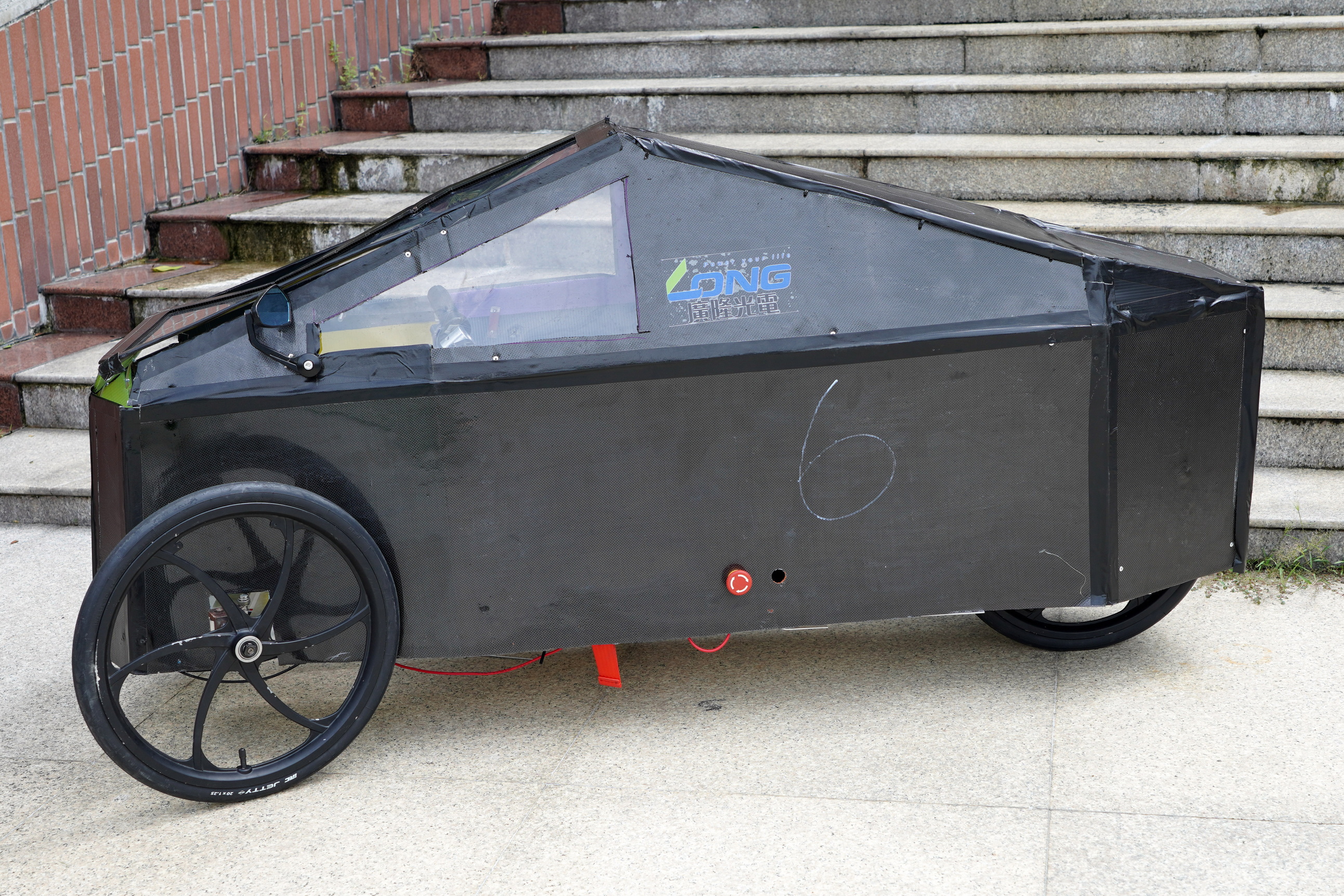 ▲大葉大學機械系設計的氫能車。（大葉大學提供）