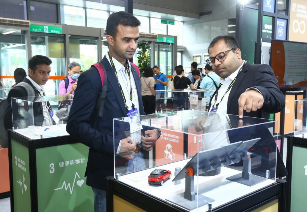  TaipeiPLAS 2024展中國外買主專注參觀「SDGs in Plastic Innovation」特展 (貿協提供)