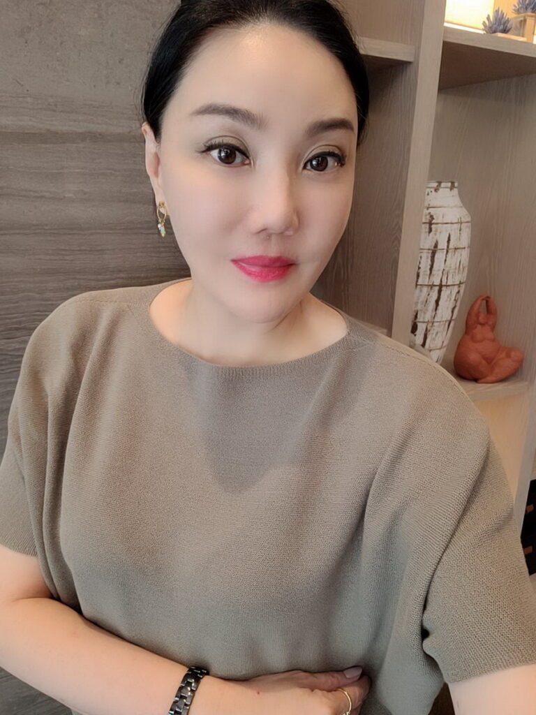 重視品行道德的命理師沈嶸也熱心公益