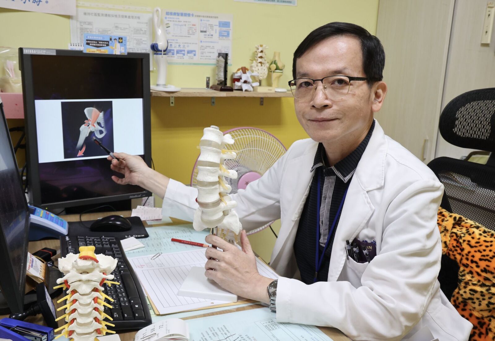 男雨天滑倒「180度劈腿」 花十萬連挨兩次刀照痛!其實「彈響髖」 204 男雨天滑倒「180度劈腿」 花十萬連挨兩次刀照痛!其實「彈響髖」 203