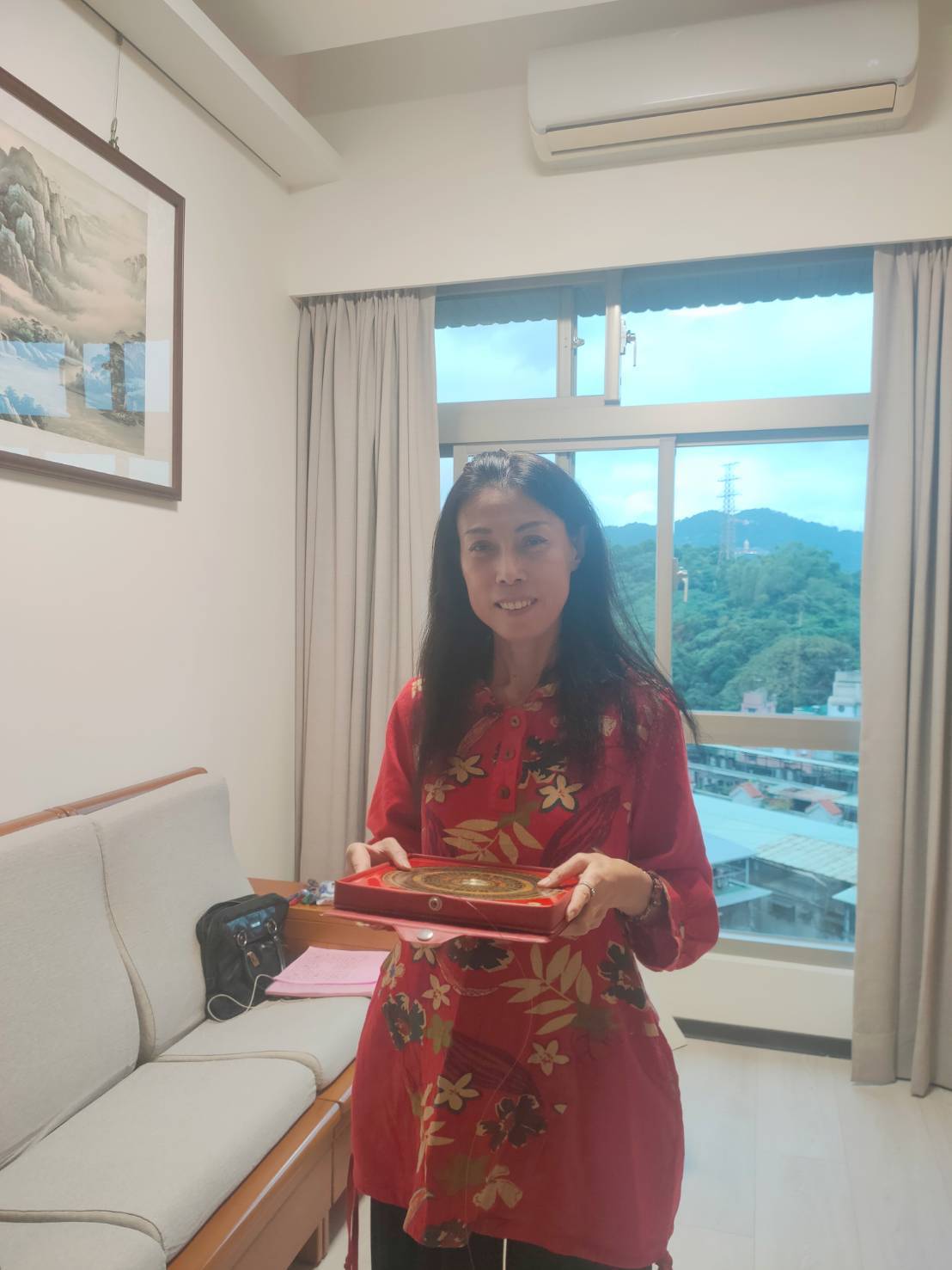 透過深入淺出的命理解析,她的建議總能讓人茅塞頓開,更加了解自己。 (圖/曾盈鳳提供)