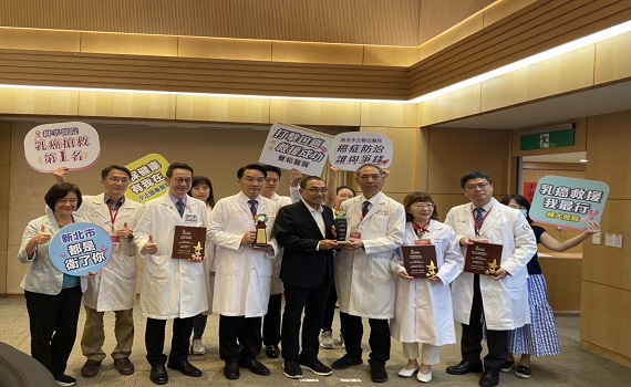 新北醫療院所獲16項防癌第1殊榮 侯友宜讚用心推動癌症防治
