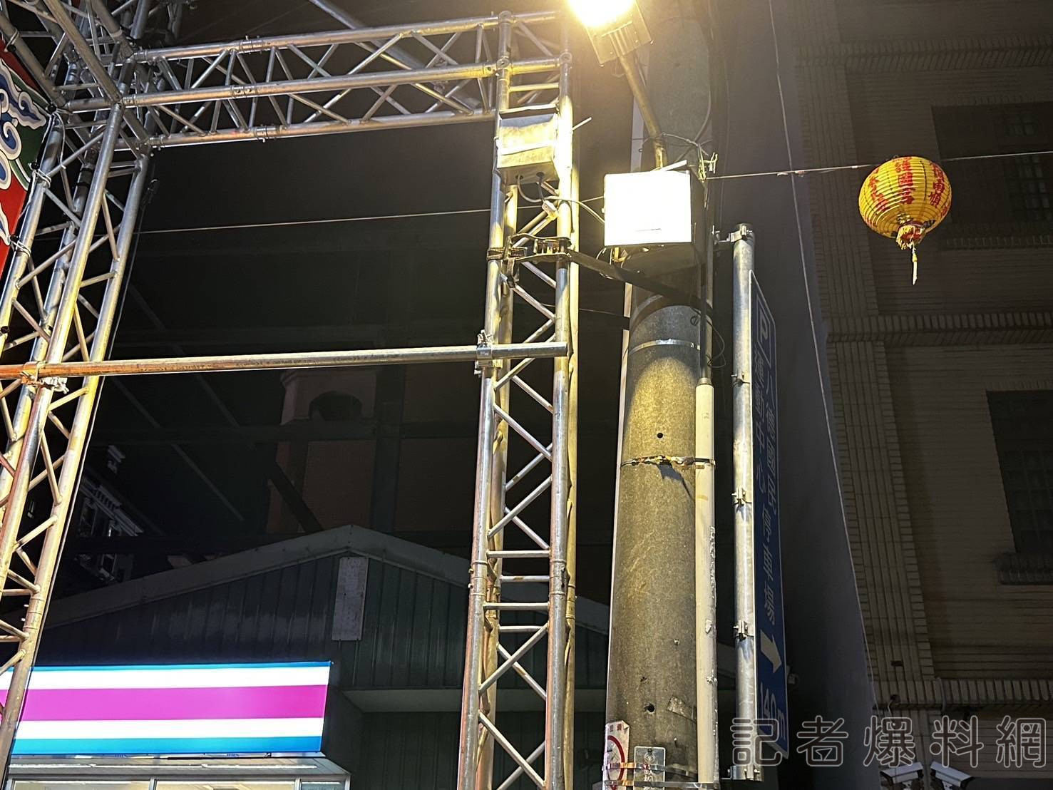 桃園八德宮廟牌樓施工 27歲男爬鷹架觸電身亡