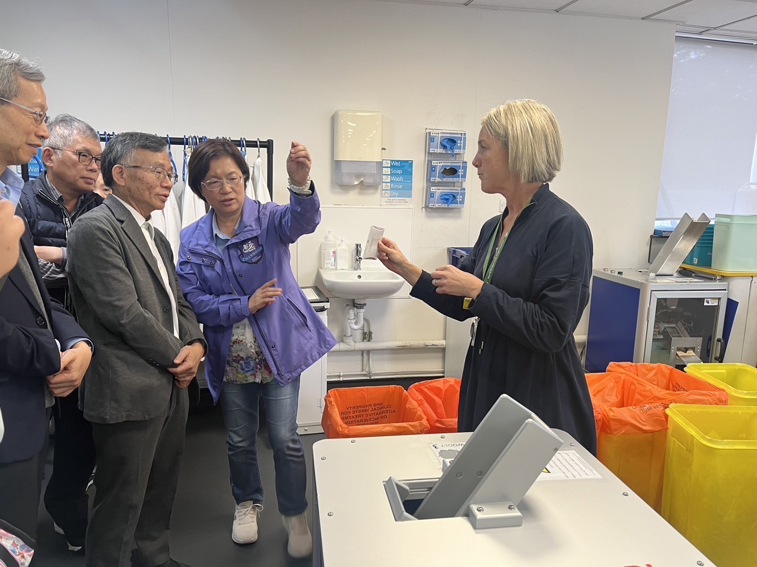 ▲彰化縣長王惠美考察英國大腸癌篩檢模式，汲取國際自動化智慧工程經驗提升篩檢效能。（彰化縣政府提供）
