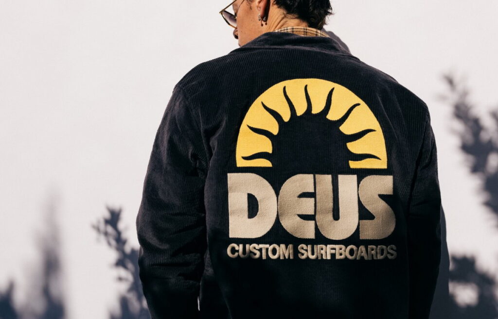 從 2006 年於澳洲誕生的 Deus Ex Machina 從復古改裝車文化、歌頌藝術、塗鴉、單車及衝浪領域皆有涉略