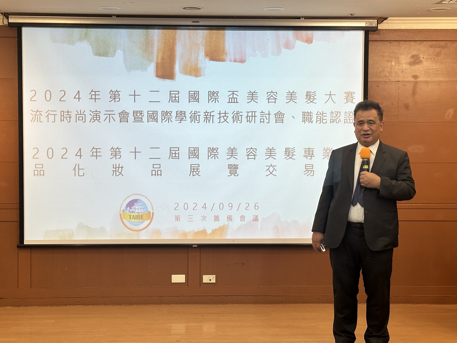 王順德理事長邀請大家一起來參加一年一度國際盃比賽盛會。(圖/記者林照東攝)