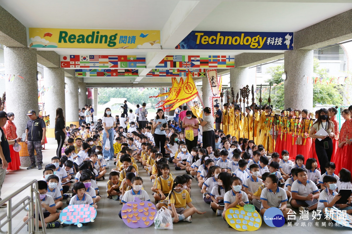 民族國小盛大迎孔並舉辦敬師活動/嘉義市府提供