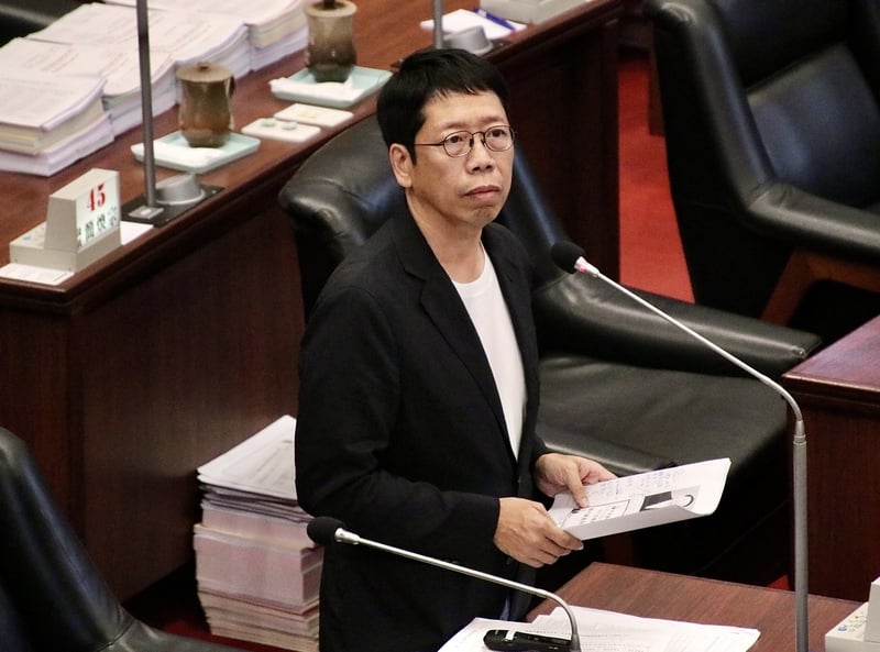 雄檢26日指揮搜索高雄市議員黃紹庭住處與服務處,但黃迄今未到案說明,檢方呼籲他應主動出面配合調查。/中央社