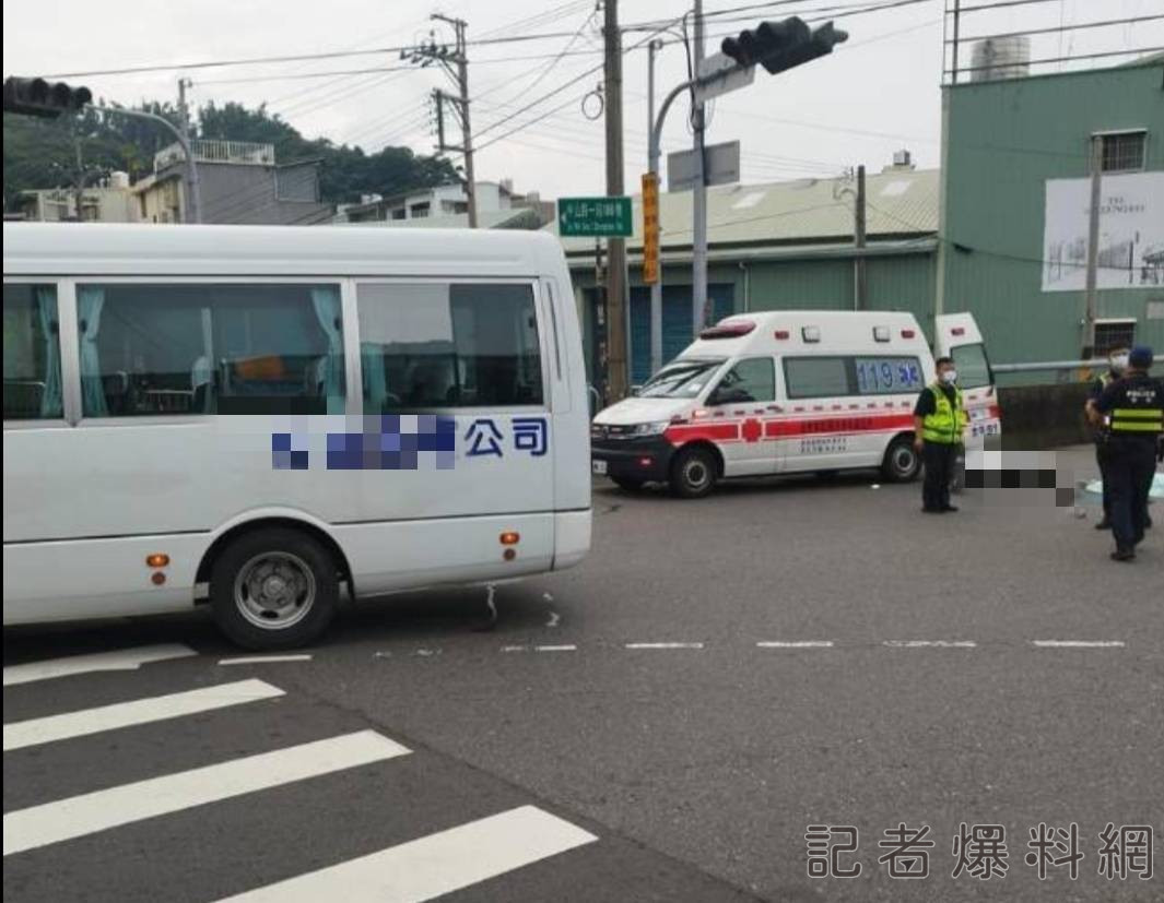 台中婦騎二輪電動車 遭慘私立中學校車追撞慘死