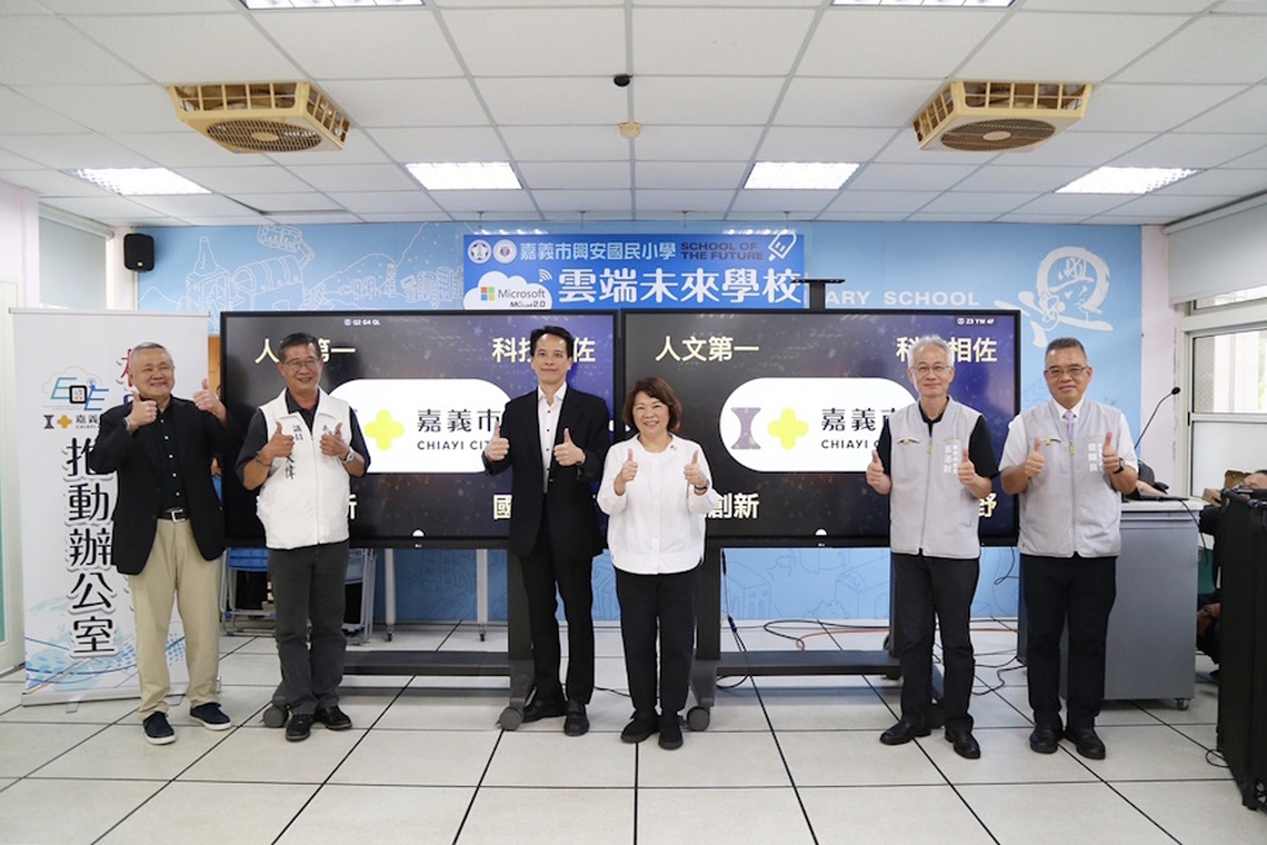 推動數位學習再進一步!嘉市成全國唯一百分百嘉義市智慧互動屏幕結合個人化學習載具計畫縣市