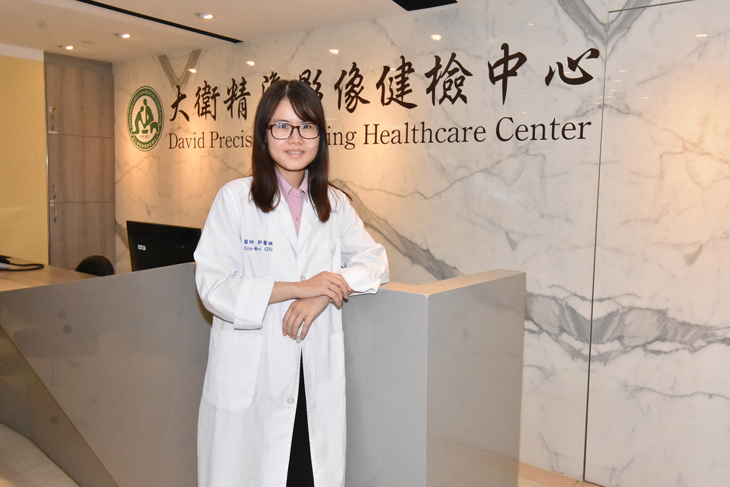 ▲郭馨鎂副主任透過生活規律、熱愛登山的公務員，經定期健檢成功避免心血管意外的案例，提醒民眾定期健檢對重大疾病的預防，至關重要。（彰基醫學中心提供）