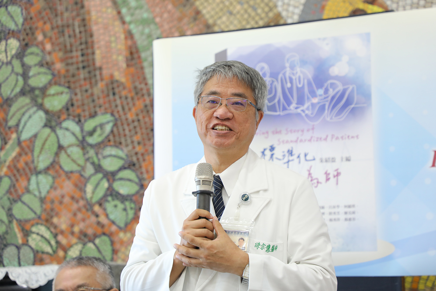 從花蓮慈濟醫院教學部主任、教學副院長到慈濟大學醫學系系主任、醫學院院長,副校長陳宗鷹感恩在培育人才的路上,有標準化病人師兄師姊一路相伴。