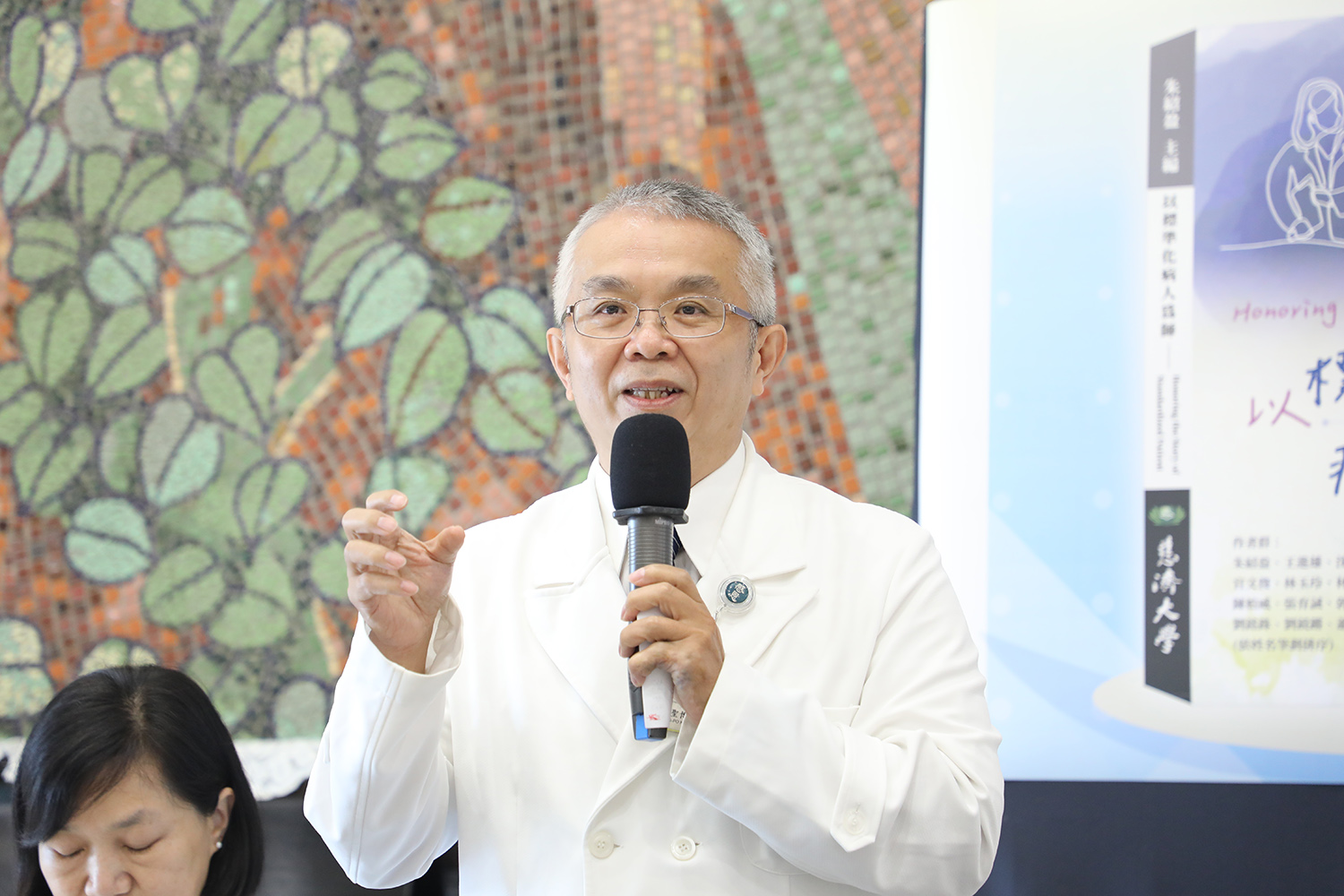 最早曾擔心志工可能無法勝任標準化病人的高聖博醫師,一路走來,他深刻感受到「當年若不是由志工參與,就不會有現在的成功」。