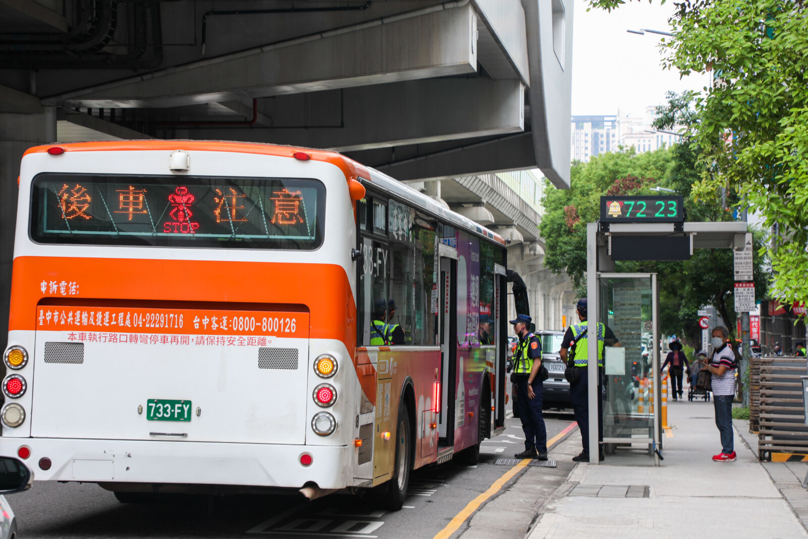 台中市府啟動公車大執法專案 交通局收回巨業交通路權 196 台中市府啟動公車大執法專案 交通局收回巨業交通路權 195