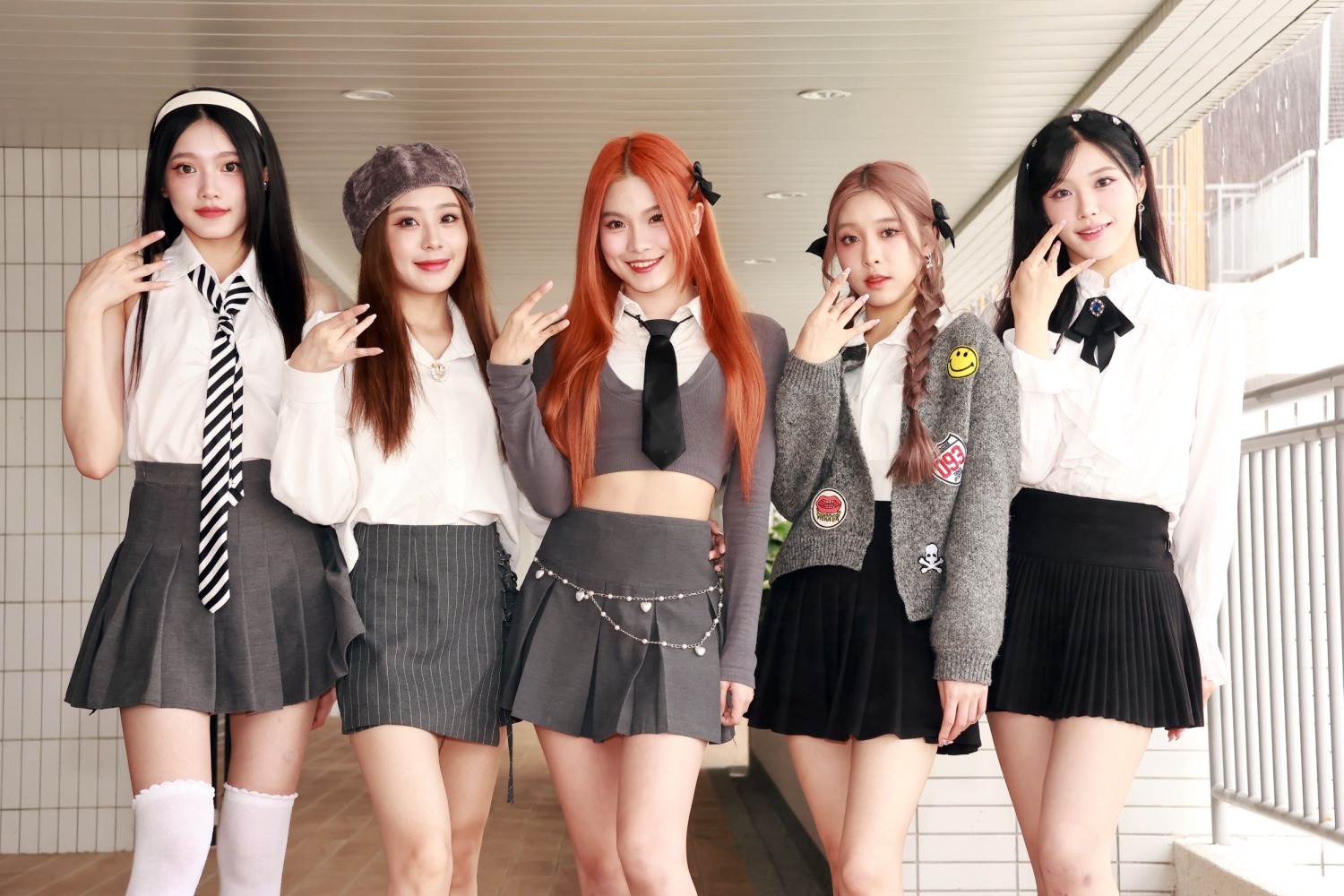ELL&s團員:左起-閃閃Shan、艾許Ashlee、玉歆Theia、切里Cherry、若熙Rosie響應《送愛進校園》活動。 (圖/紅心字會提供)