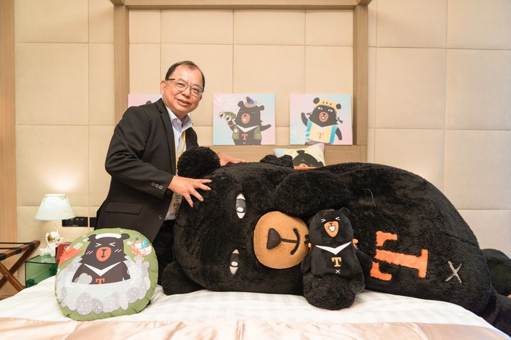 跟著喔熊去旅行/喔熊專櫃慶周年 聯名商品熱賣和主題房吸客