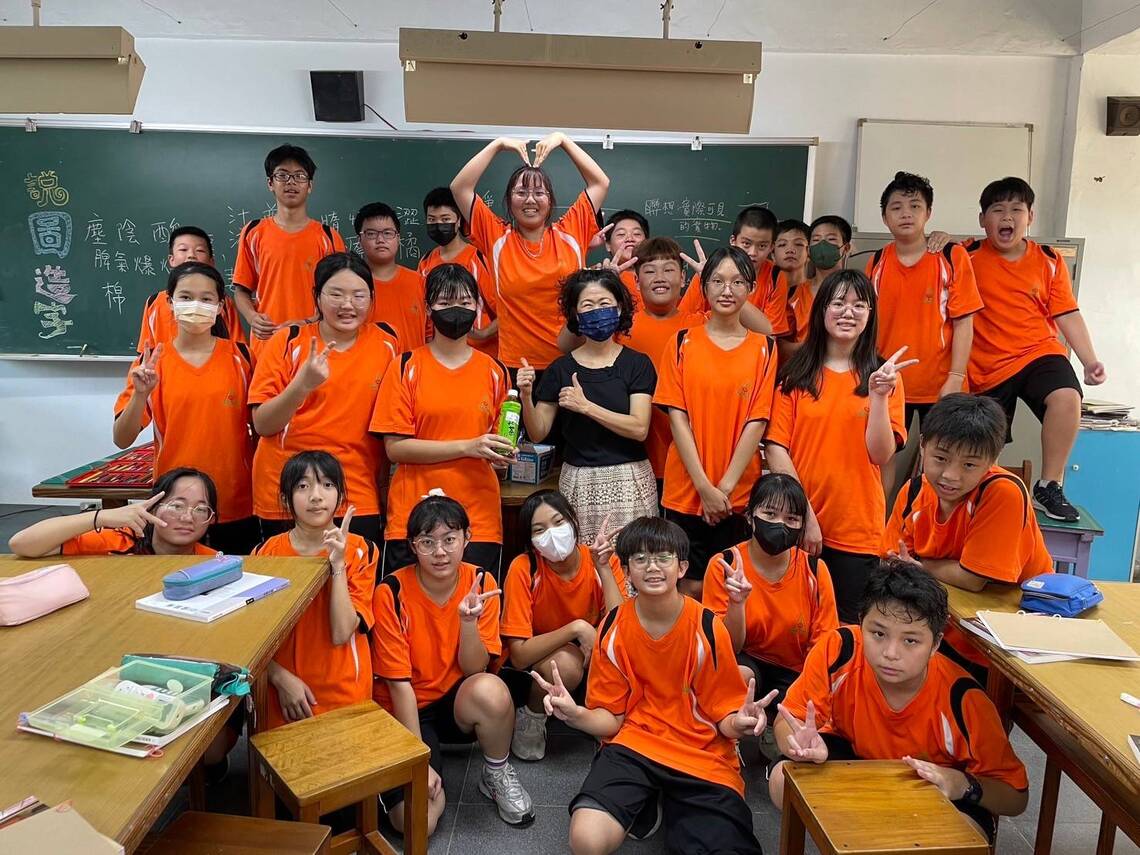 漾新聞|一甲國中學生「以詩敬師」 學校另備三好禮謝師恩
