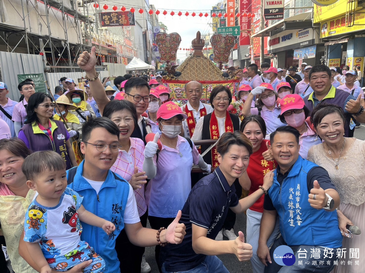 15尊媽祖起駕聯合繞境員林市,平安賜福好神氣。圖/記者鄧富珍攝