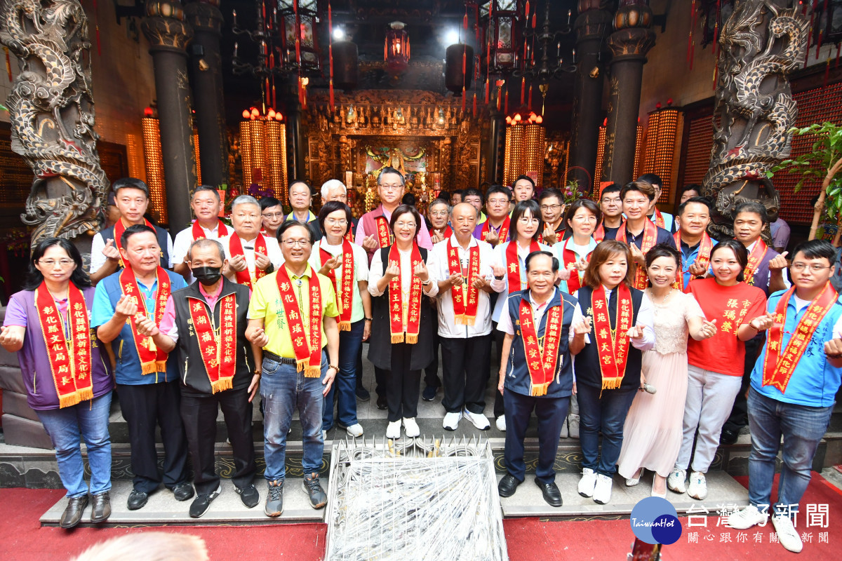 15尊媽祖起駕聯合繞境員林市,平安賜福好神氣。圖/記者鄧富珍攝