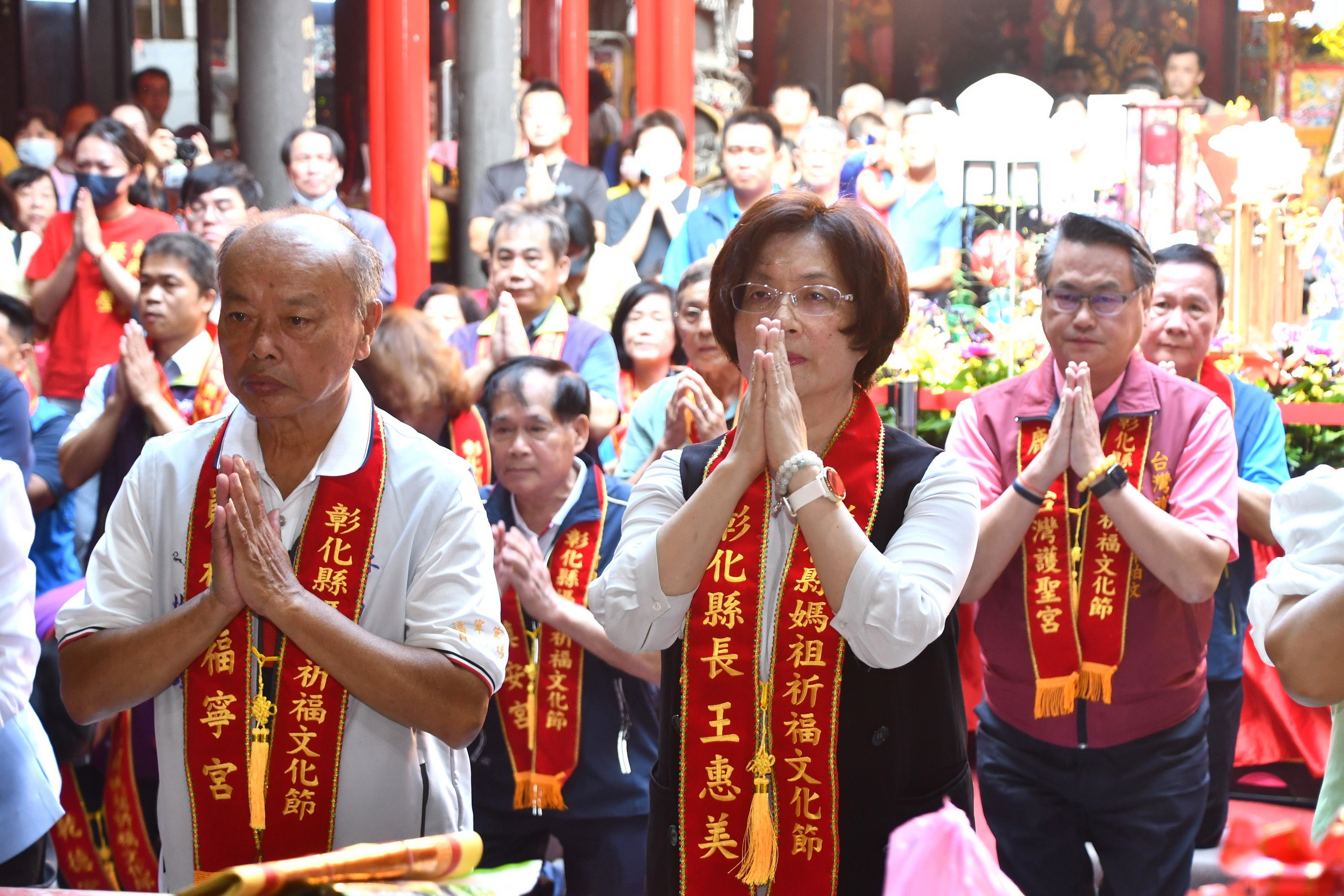 ▲2024彰化縣媽祖祈福文化節熱鬧展開，由爐主宮廟員林福寧宮帶領13間宮廟共同繞境員林市區，共15尊媽祖神轎出巡，祈求國泰民安。（記者張溎壕攝）